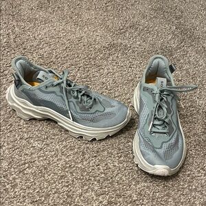 Super cute sorel tennis shoes